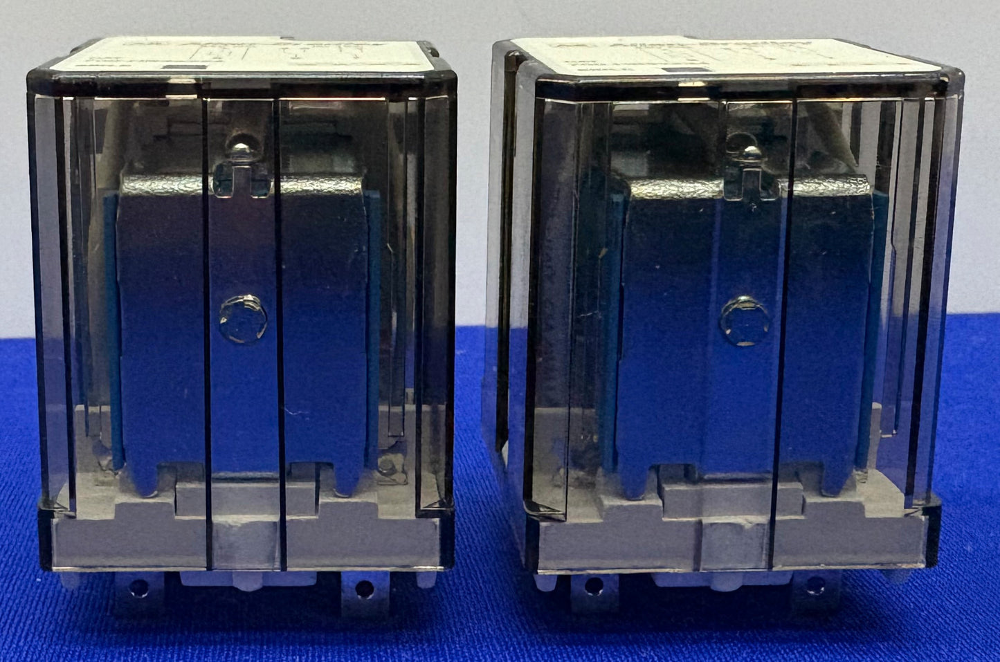 ALLEN BRADLEY AB 700-HB32Z24 SER E RELAY 24VDC - 1 LOT QTY 2