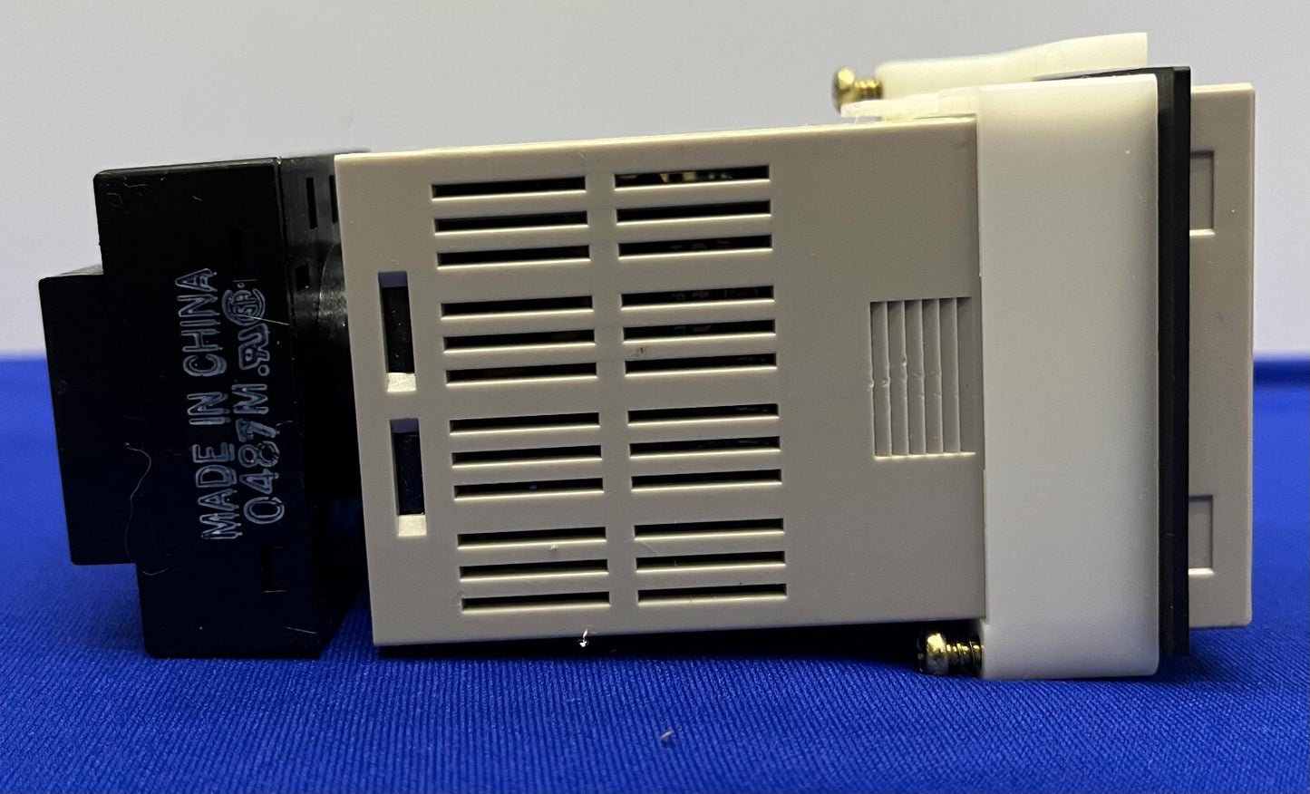 OMRON H5CL H5CL-A TIMER DIGITALE CON BASE OMRON P3GA-11 - PER PARTI/RIPARAZIONI