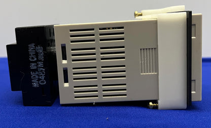 OMRON H5CL H5CL-A TIMER DIGITALE CON BASE OMRON P3GA-11 - PER PARTI/RIPARAZIONI