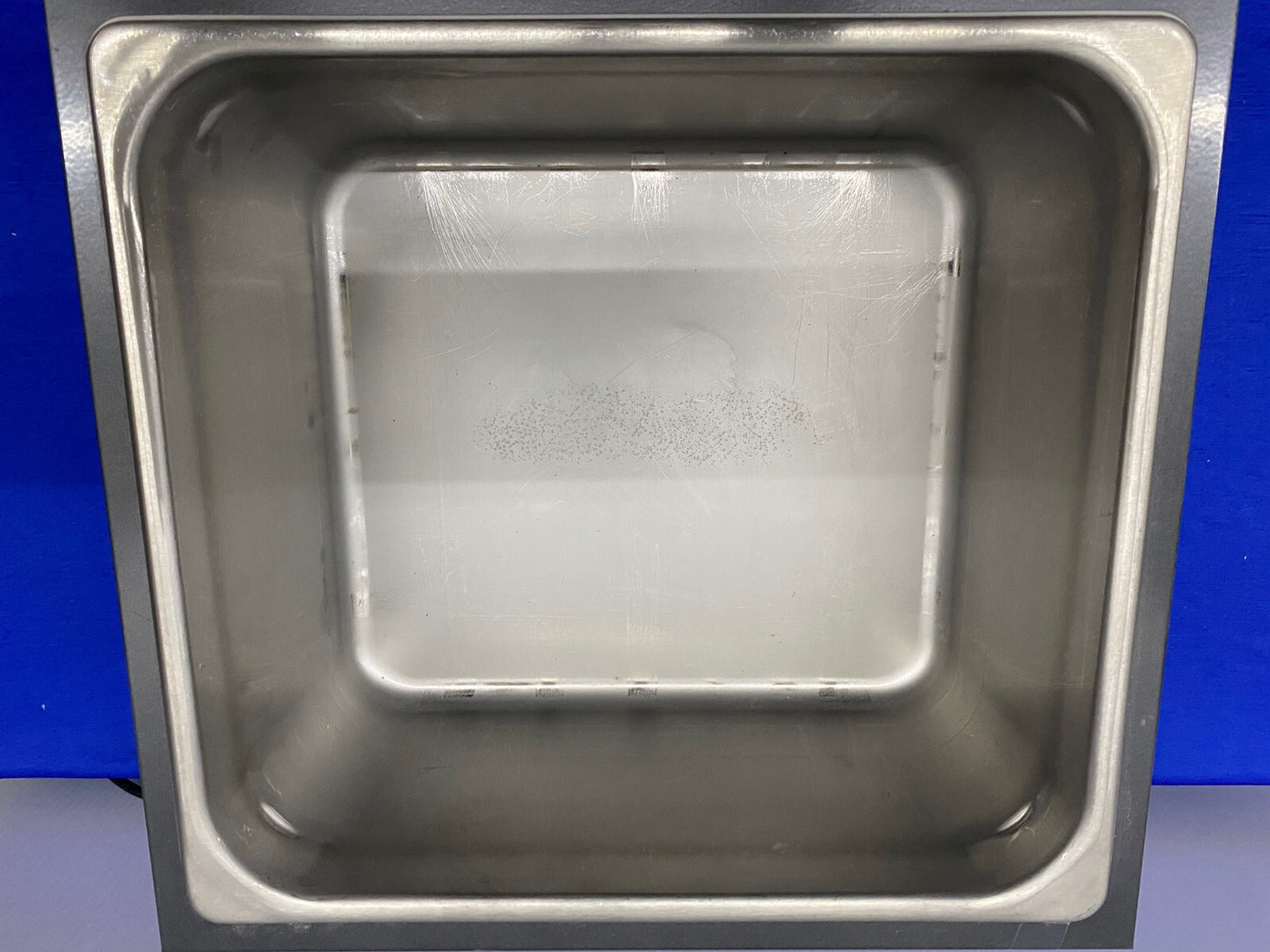 VWR  HEATING WATER BATH 10L 97025-134 WD10V11B 60HZ 4.2A 115V - MISSING LID