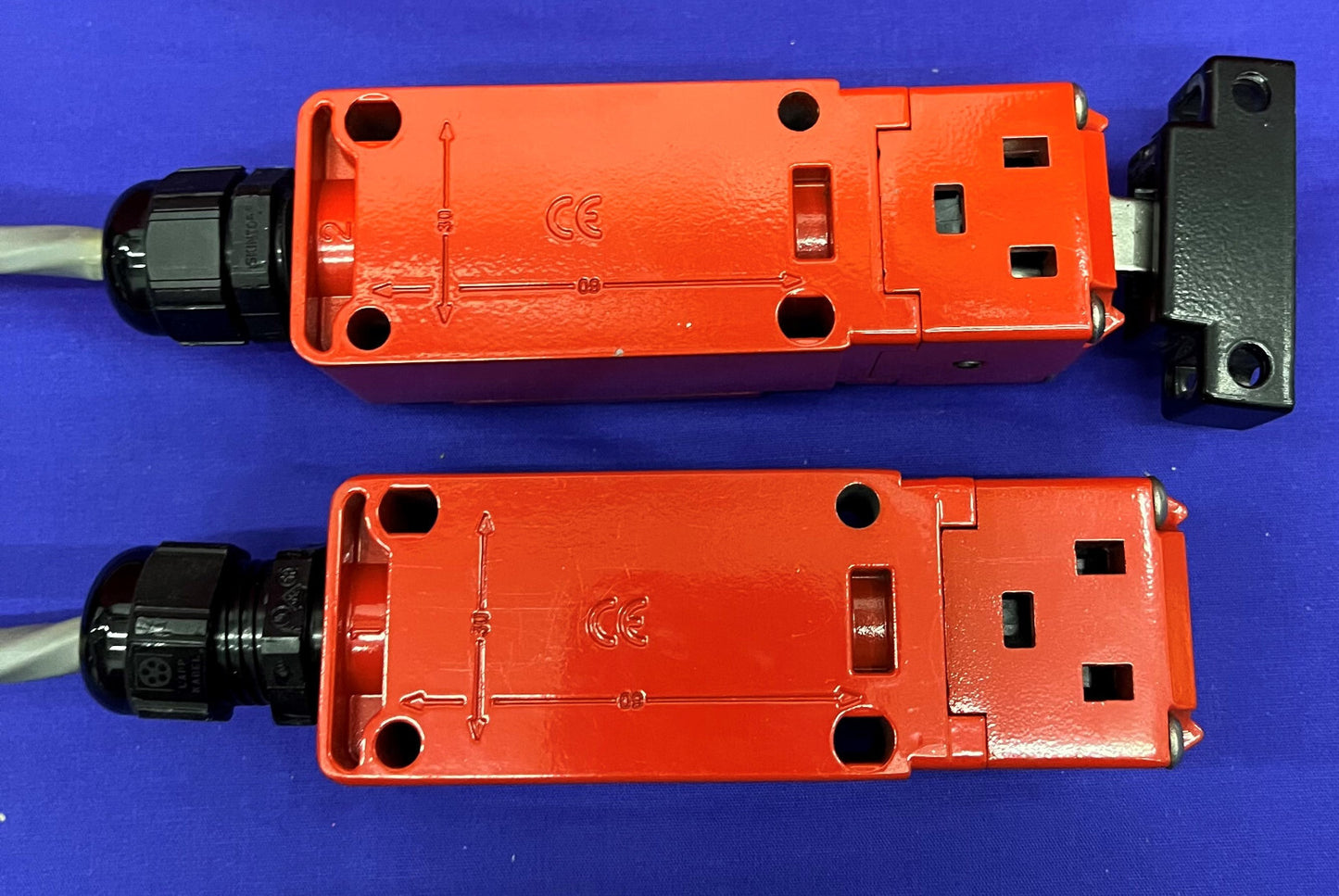 QTY of 2 Allen Bradley Guard Master MR-GD2 Safety Interlock Switch 1 MISSING KEY