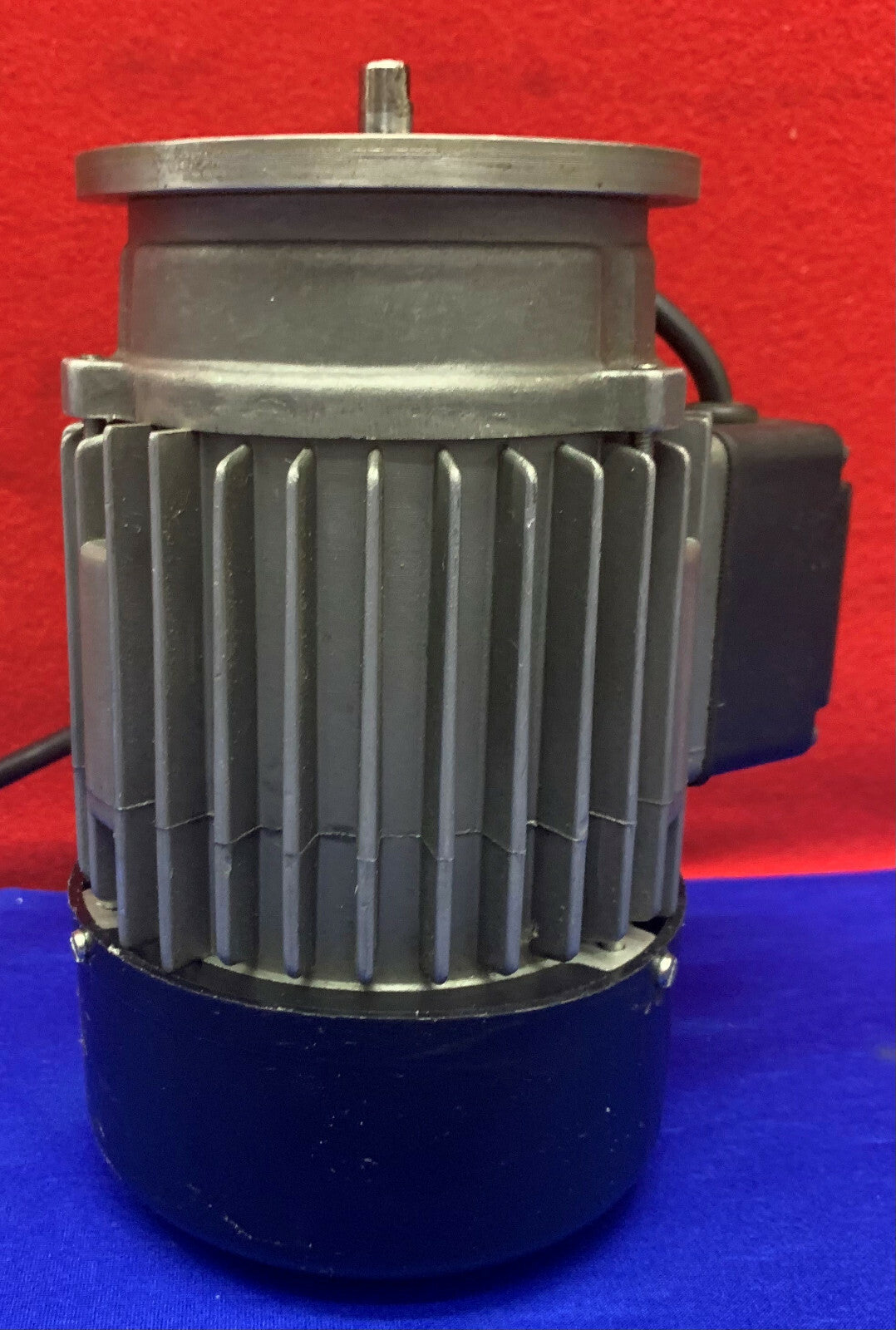 ANTRIEBSTECHNIK 7960327RBF0.0974-71 MOTOR 1650/min 2.0A 115V 60Hz. ITEM IS USED.