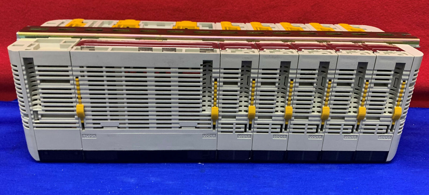 Controllore programmabile Omron Sysmac CQM1 PA203 CPU21 OCH ID212 (3X) OC222 (2X)