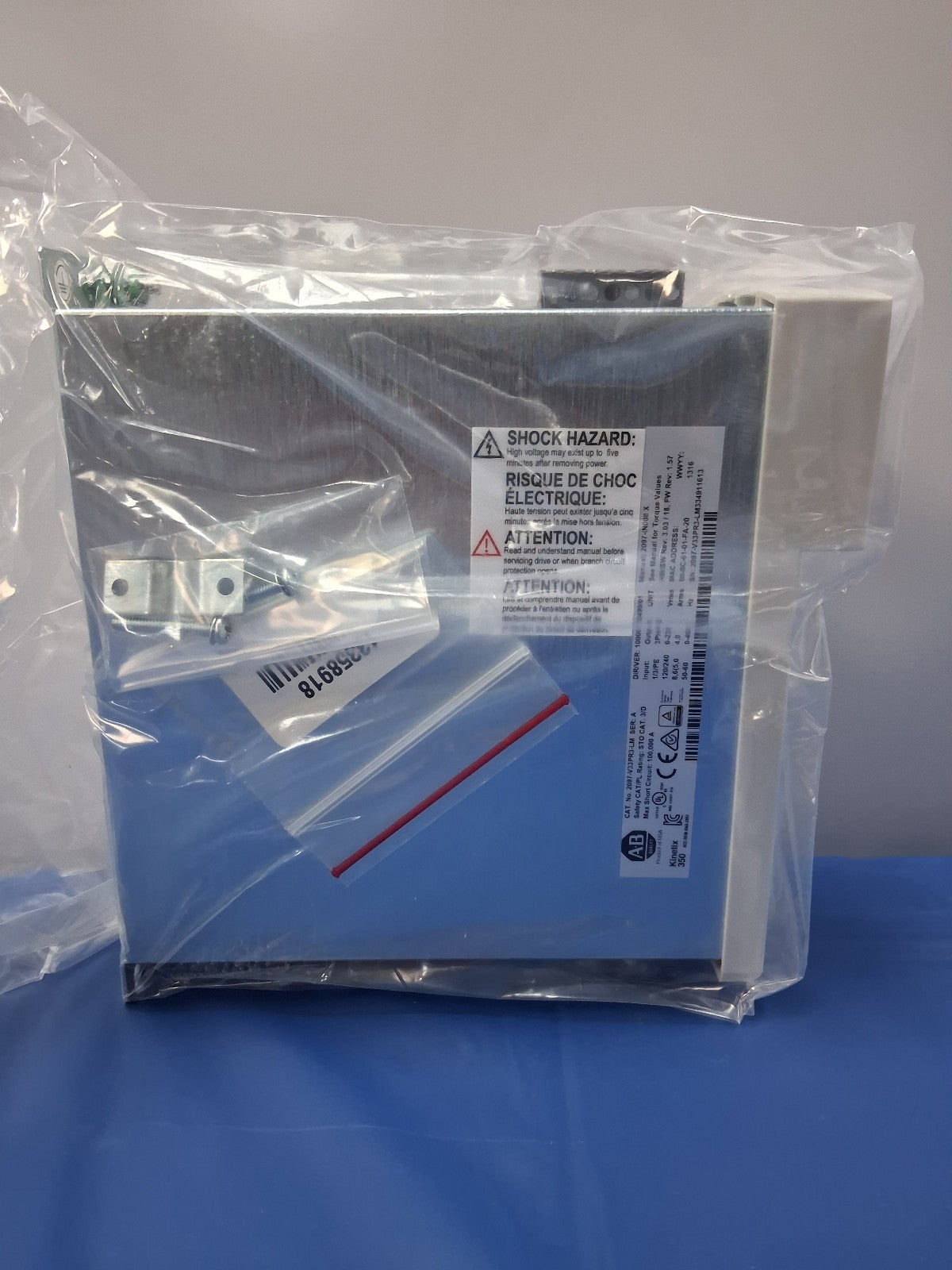 Allen Bradley KINETIX 350 SERVO DRIVE  2097-V33PR3-LM PN-102499 120V /240  NEW