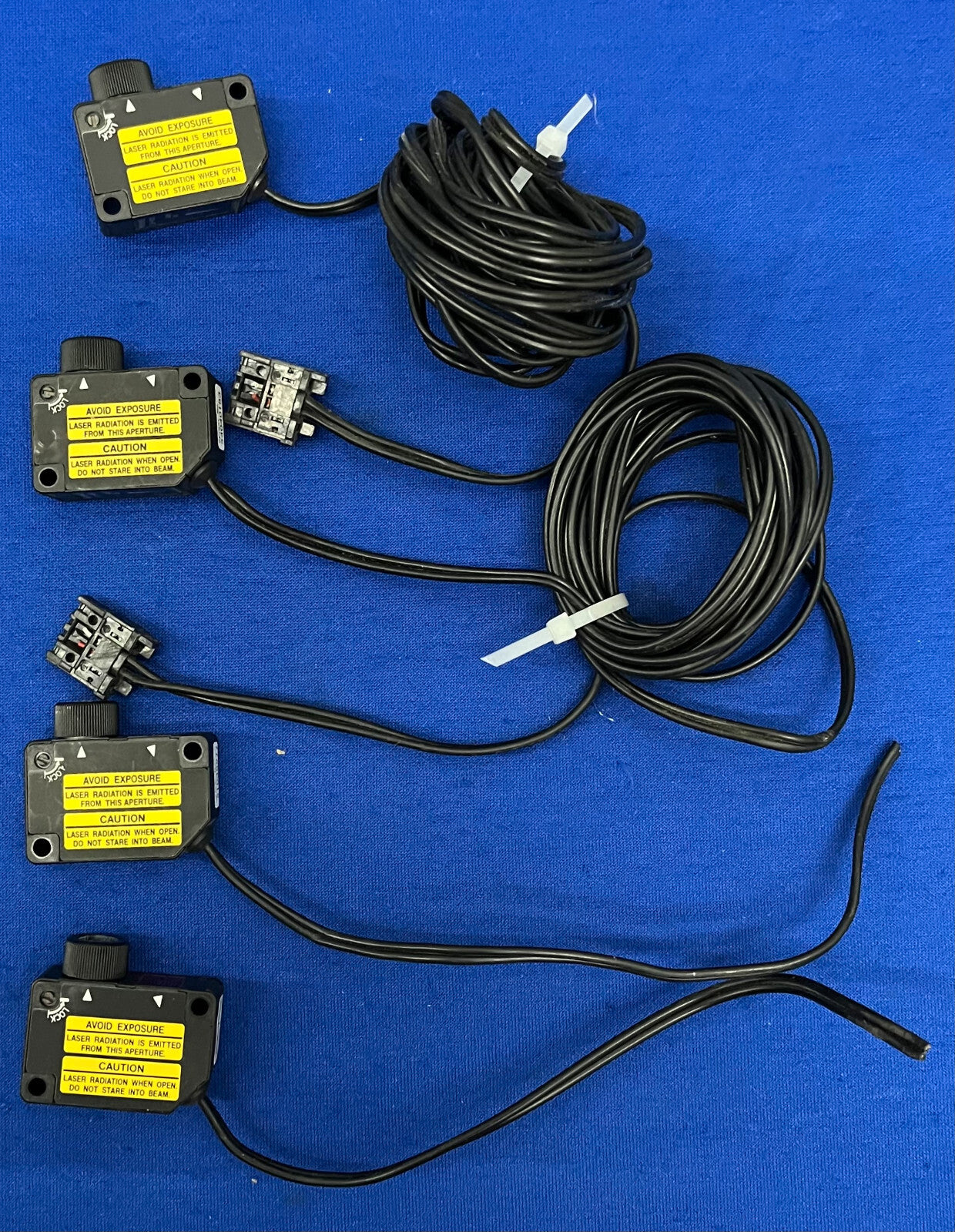 KEYENCE LV-H32 PHOTOELECTIC SENSOR HEAD VISIBLE RED SEMICONDUCTOR LASER - QTY 4
