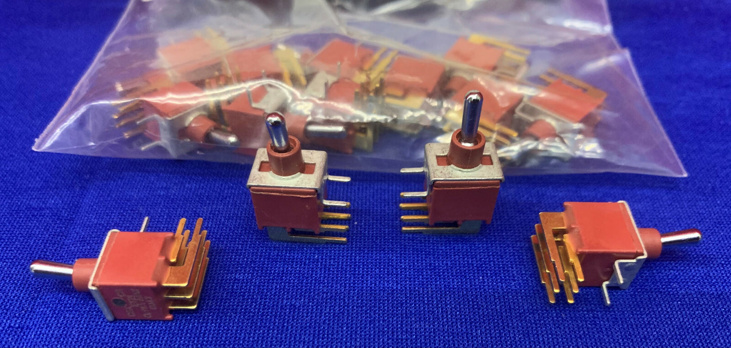 DIGI-KEY C&amp;K スイッチ トグル スイッチ ET21MD1ABE TINY R/A PC MNT DPDT。