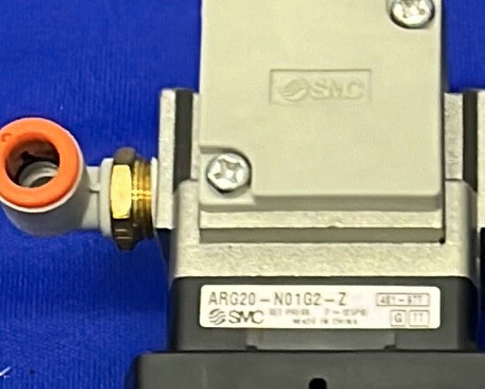 SMC REGULATOR PRESSURE GAUGE ARG20-N01G2-Z w/ SMC VQZ232R-5M1-N7T - 1 LOT QTY 2