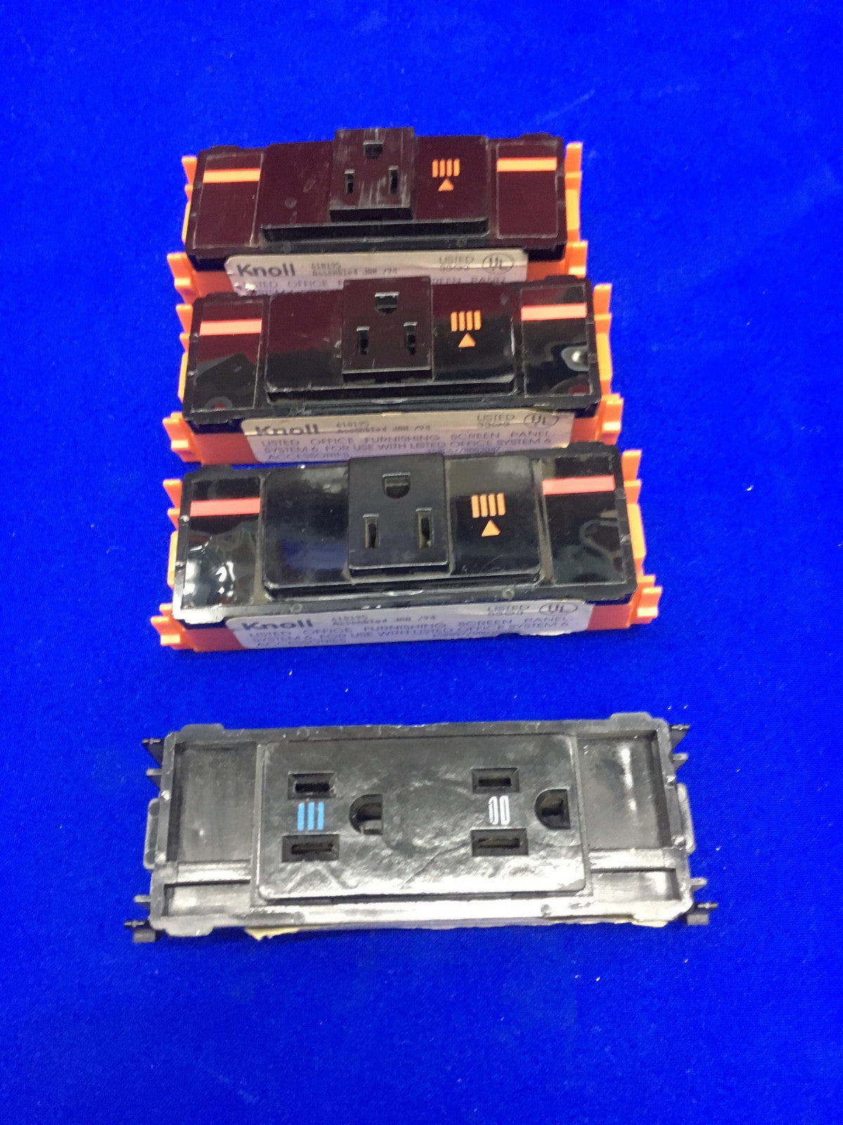 KNOLL QTY 3 618195 & QTY 1 618183 ELECTRICAL RECEPTACLES