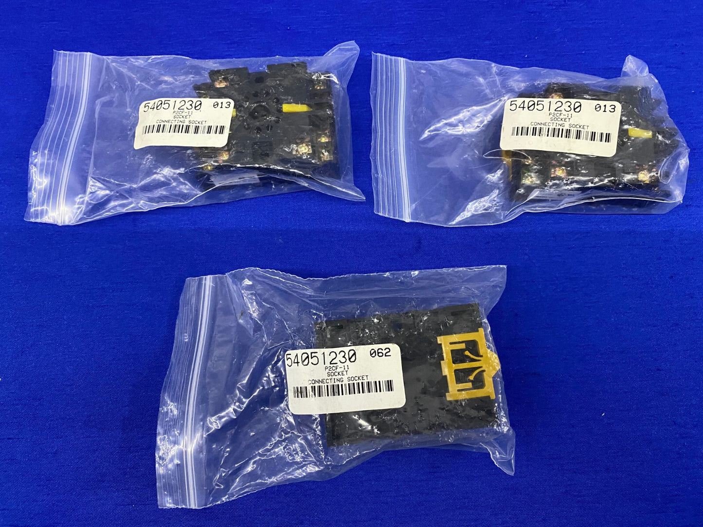 OMRON 2CF-11 / 54051230 PRESA DI COLLEGAMENTO PRESA - 1 LOTTO QTY 3