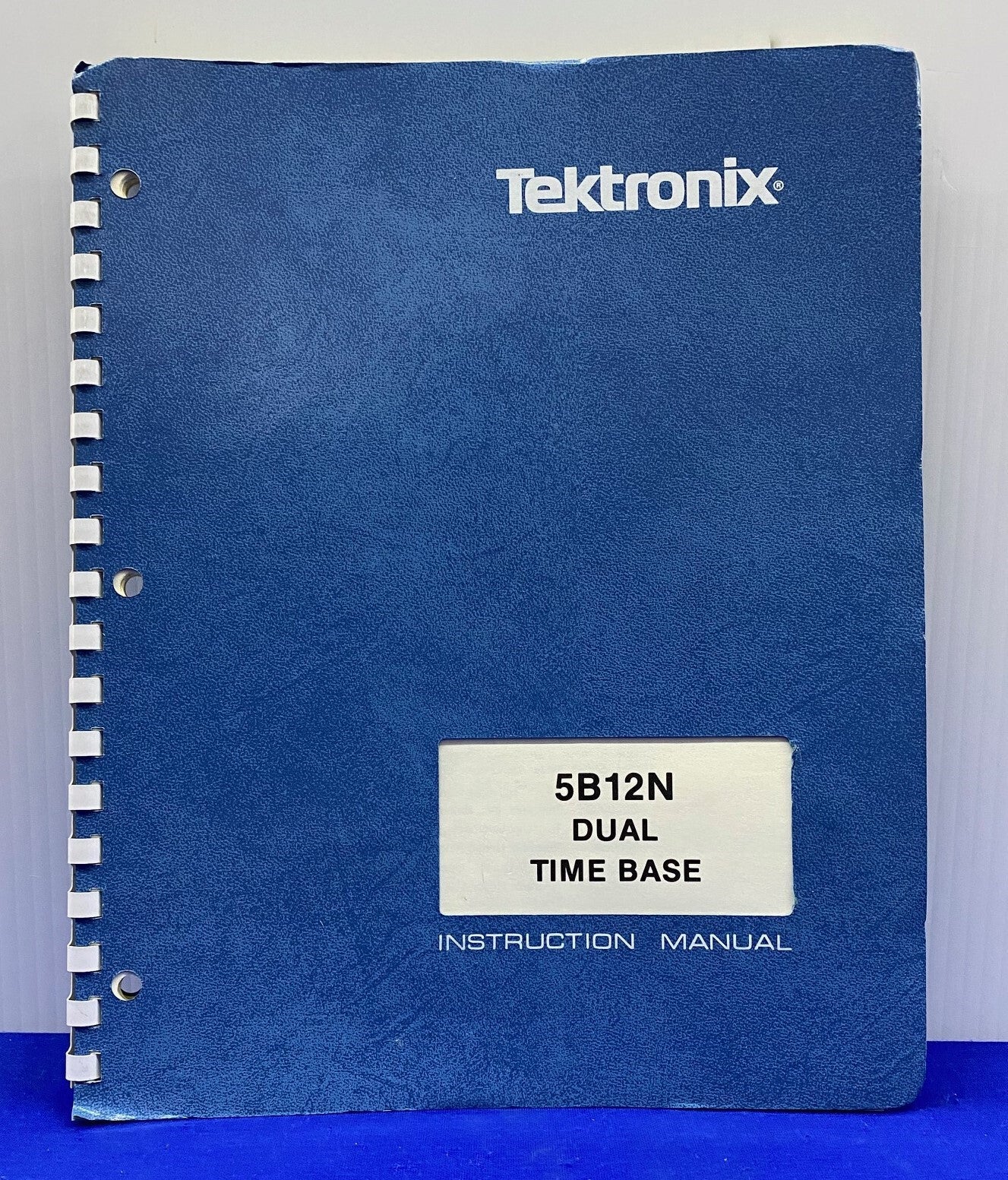 TEKTRONIX ® 5B12N / 070-1141-00 製品グループ 52 デュアルタイムベース 取扱説明書