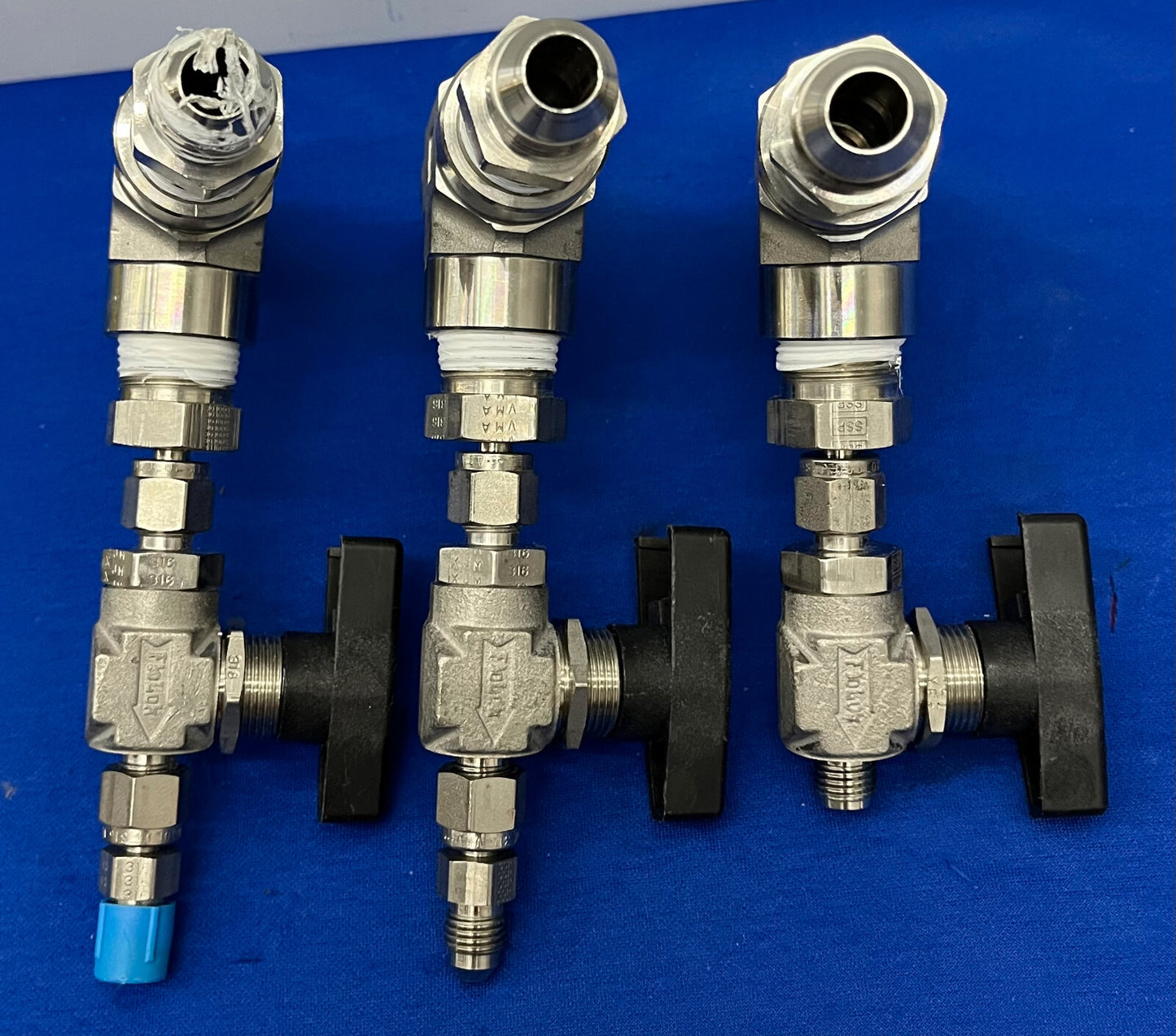 SSP FLOLOK 2-WAY BALL VALVE 316 312-K BLK-XP98 / SSP FEMALE 3-WAY FITTINGS QTY 3