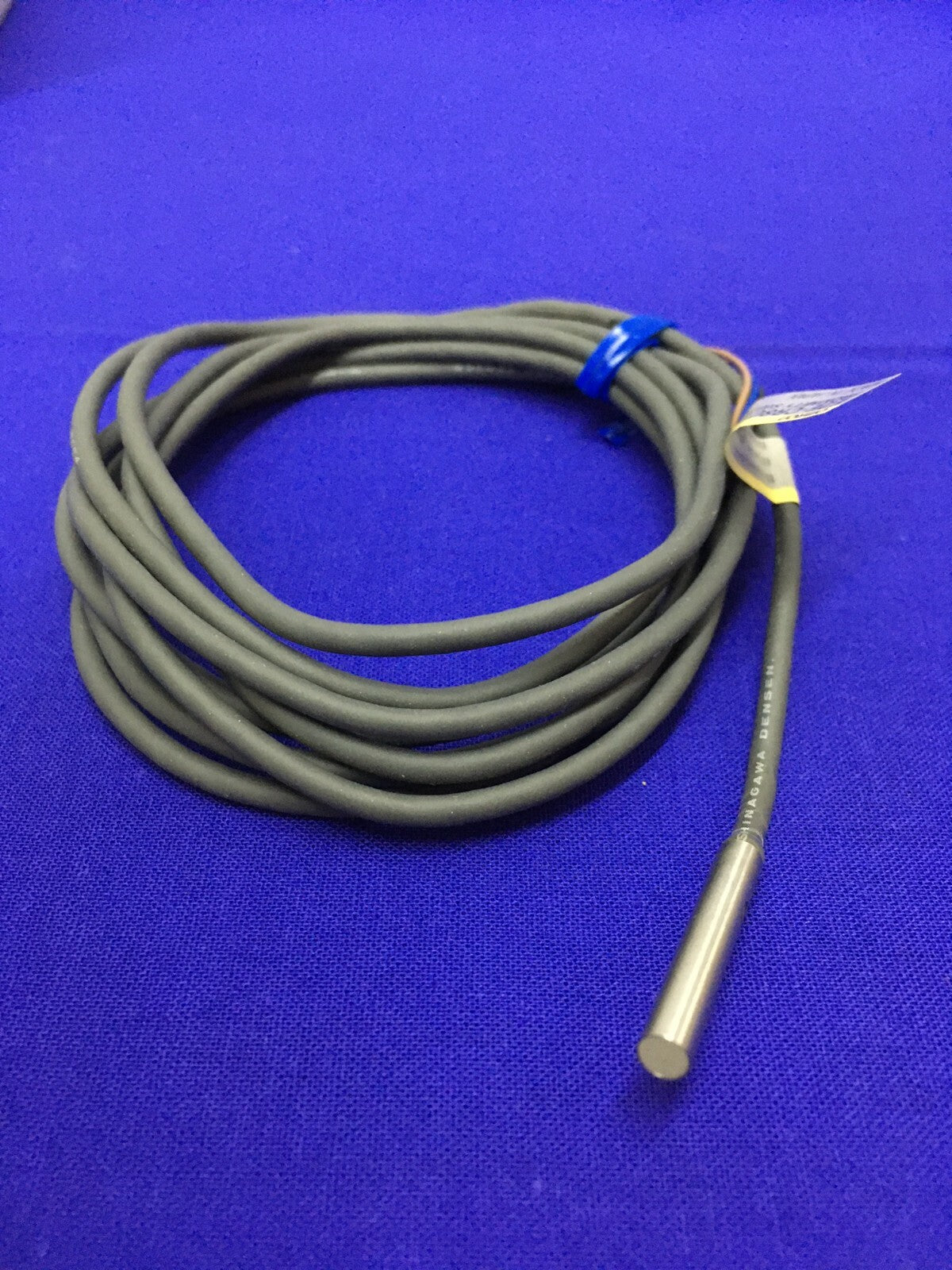 INTERRUTTORE DI PROSSIMITÀ OMRON E2E / E2E-CR8C1 / E2ECR8C1 CAVO DA 2 m VOLT 12 A 24 VDC 