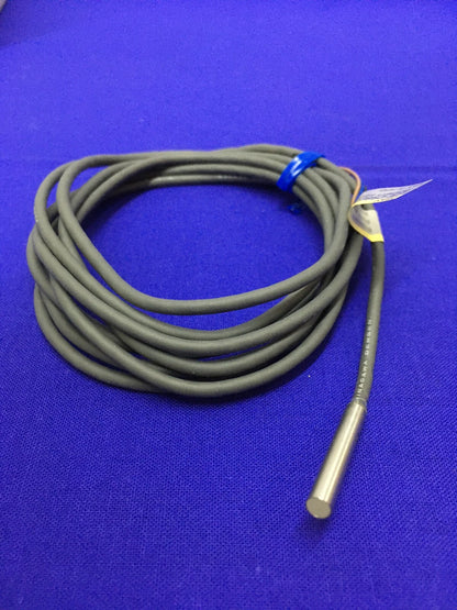 INTERRUTTORE DI PROSSIMITÀ OMRON E2E / E2E-CR8C1 / E2ECR8C1 CAVO DA 2 m VOLT 12 A 24 VDC 