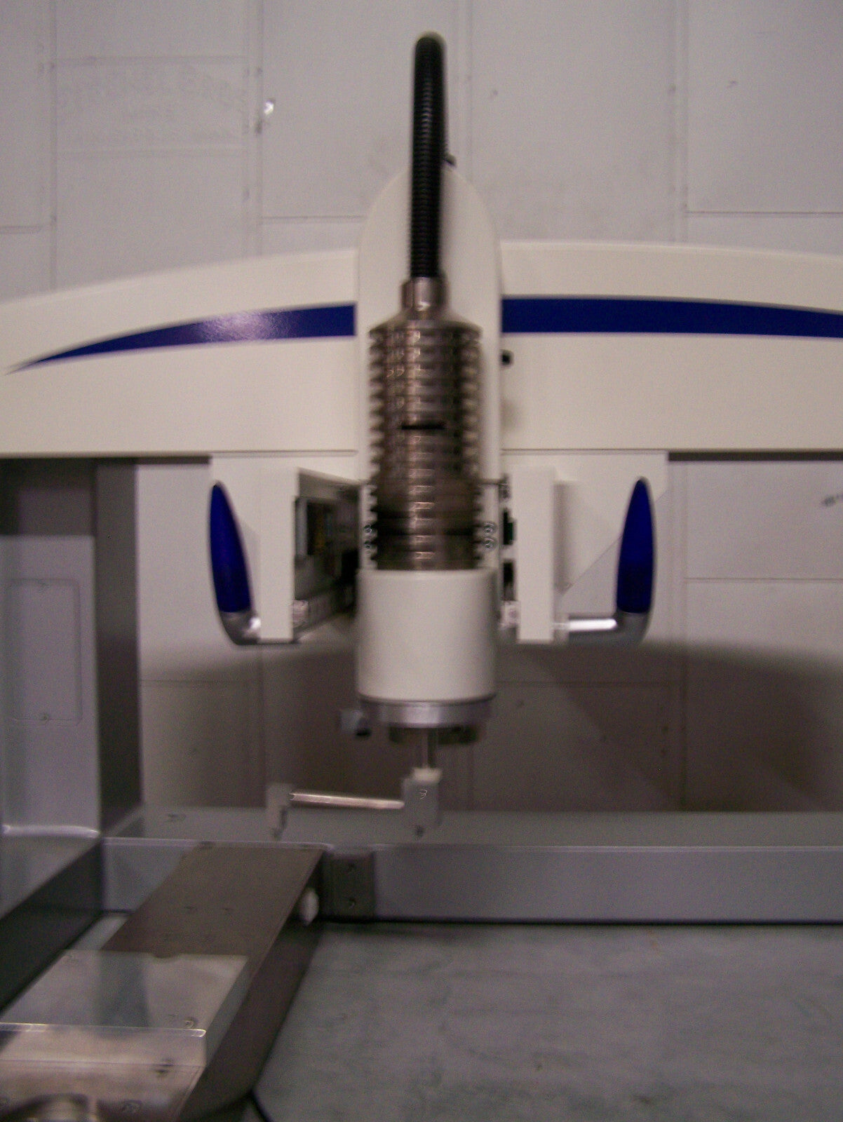 INFOTECH AUTOMATION AG IP-1000 "The Bull" PICK AND PLACE SYSTEM