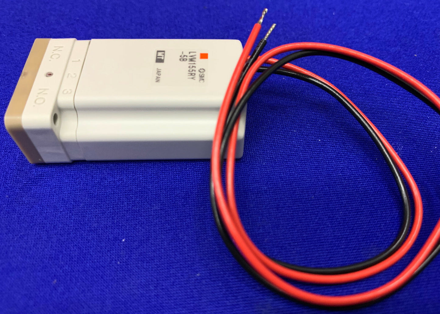 SMC LVM155RY-5B VALVE CHEMICAL 3-PORT BASE MOUNTED