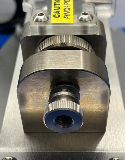 DISPOSITIVI PER CAMERE BIANCHE ESPANSORE PER TUBI CRD200 CON BASE IN ACCIAIO INOX E PEDALE