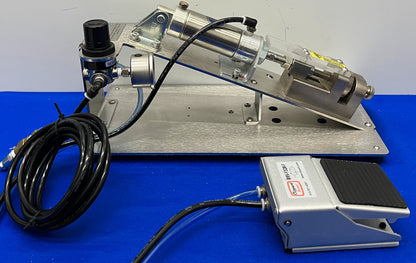 DISPOSITIVI PER CAMERE BIANCHE ESPANSORE PER TUBI CRD200 CON BASE IN ACCIAIO INOX E PEDALE
