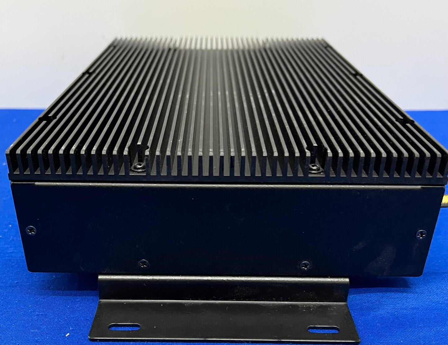 TEGUAR TMB-3010 MEDICAL PC BOX PN 911G090WPC7651 INCLUDES SINPRO POWER ADAPTER