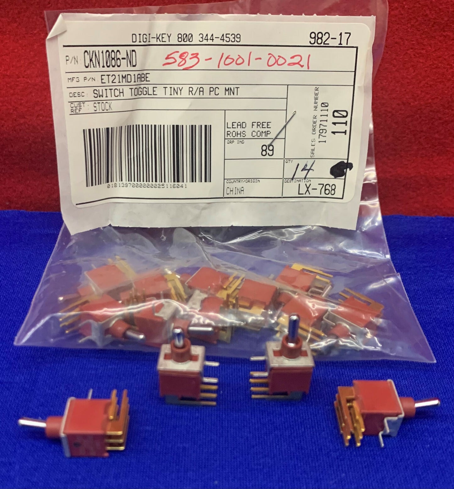 DIGI-KEY C&amp;K スイッチ トグル スイッチ ET21MD1ABE TINY R/A PC MNT DPDT。