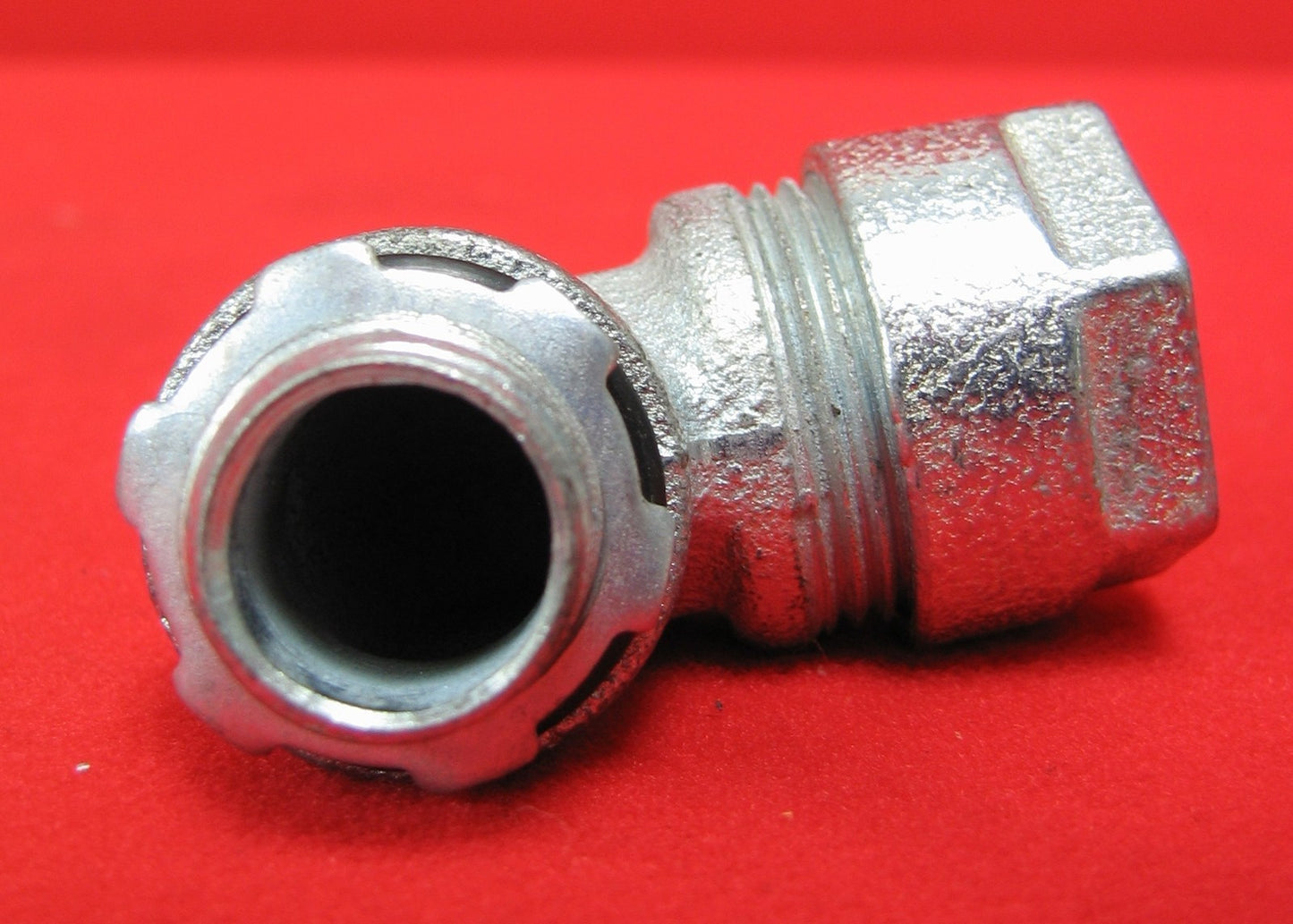 O-Z GEDNEY 1/2 INCH 90 DEG LIQUID TIGHT ELBOW,SOLD AS 1 LOT OF QTY 9
