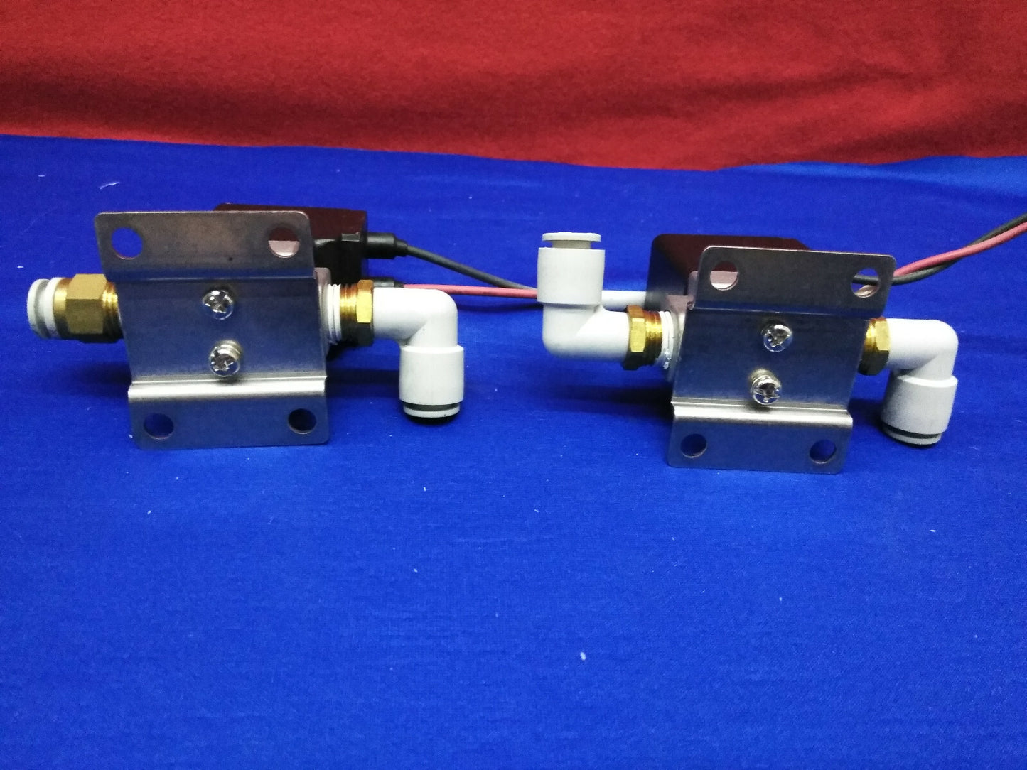 1 LOT OF QTY 2 - SMC VCA21-5G-3-02-F SOLENOID VALVES 24VDC