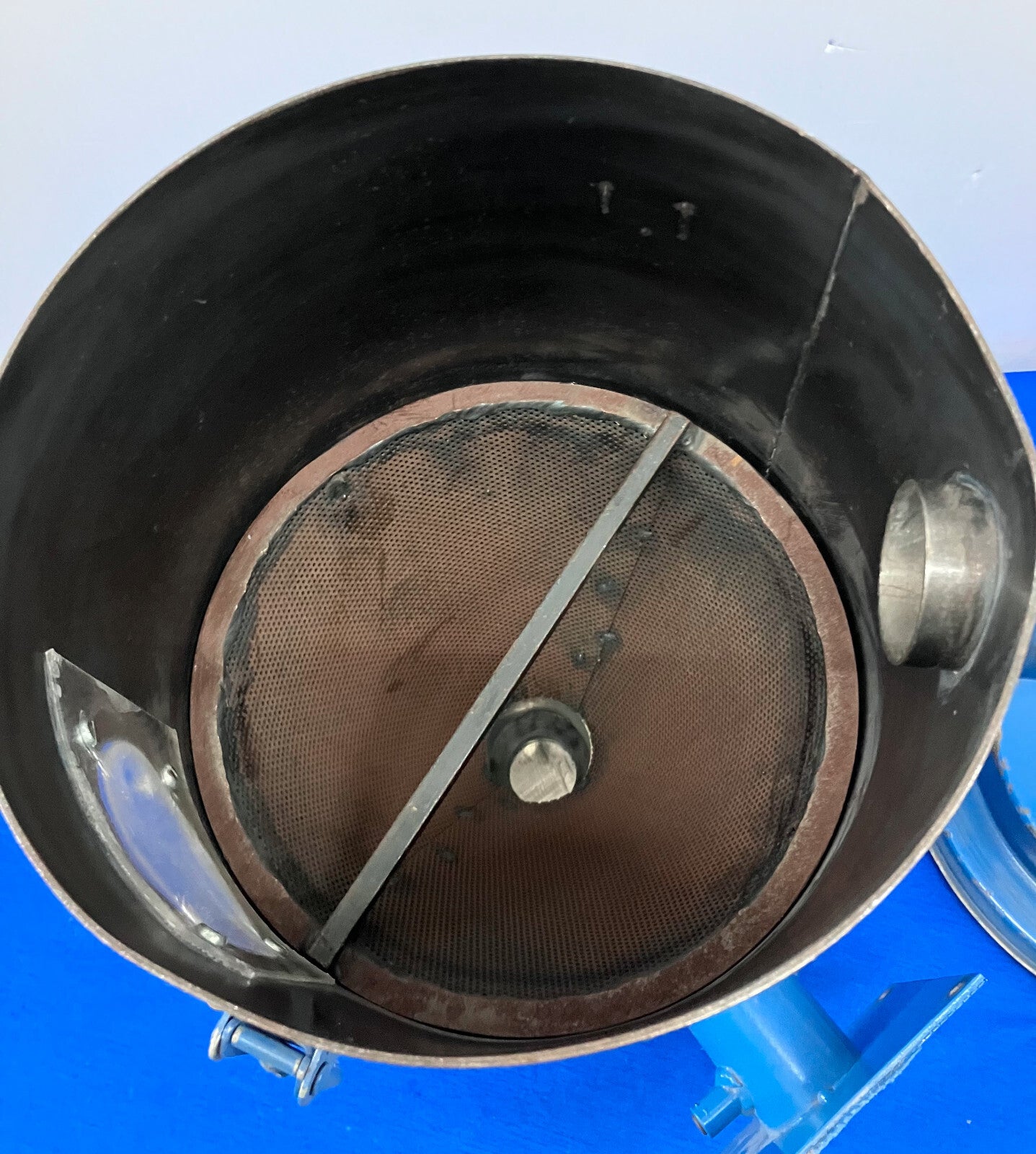 NOVATEC™ INC MD-HOPPER CAPACITY 15 #, RUSTY SN 3-5901-0037