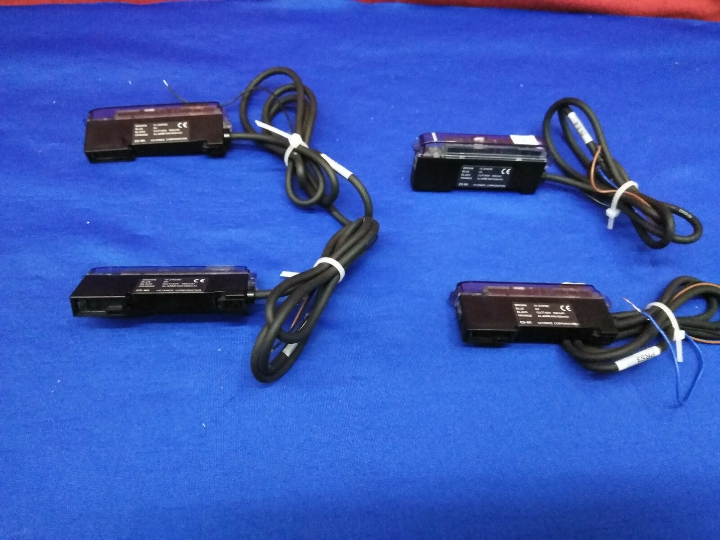 1 LOT QTY OF 4 - KEYENCE ES-M1  PROXIMITY SWITCH AMPLIFIER