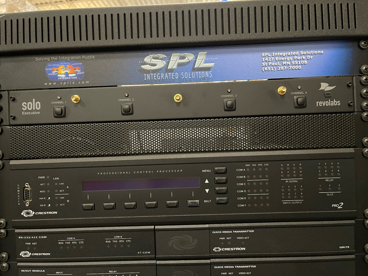 SPL INTEGRIERTE LÖSUNG MEDIENSCHRANK MIT INHALT
