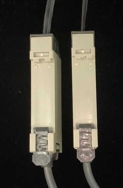 QTY 2 - SENSORE FOTOELETTRICO OMRON E3X-A11