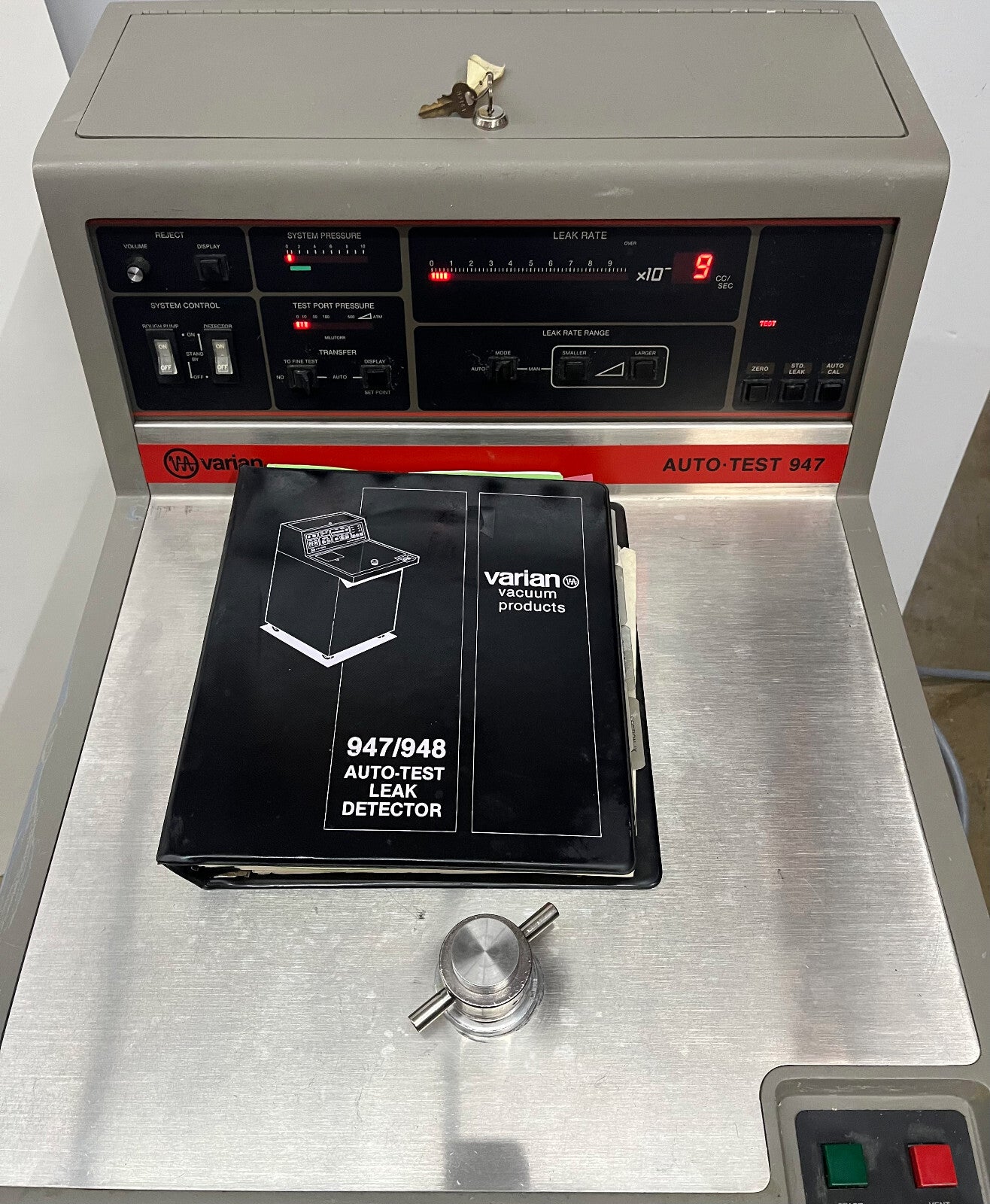 ESPECTRÓMETRO DE MASAS DE HELIO VARIAN AUTO-TEST 947 - DETECTOR DE FUGAS - PARA PIEZAS/REPARACIÓN H2 