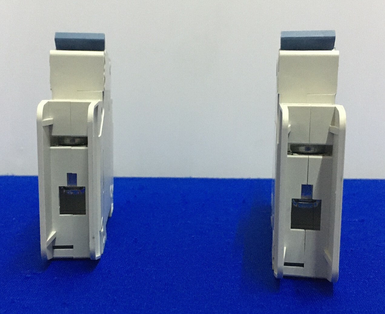 1 LOT QTY OF 2 Allen-Bradley AB 1489-D 1489-D1C020 SER A CIRCUIT BREAKER 1 POLE