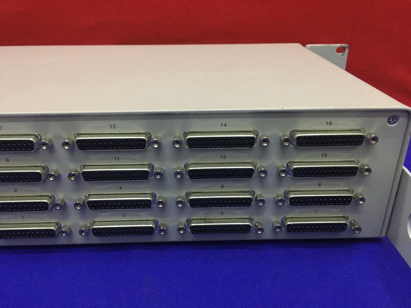RARITAN コンピュータ MCC16 マスターコンソール II 16 ポート KVM スイッチ