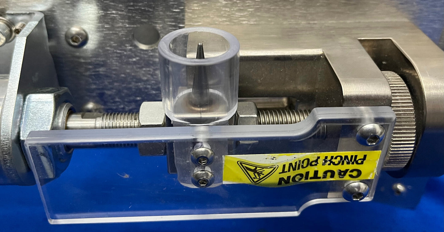DISPOSITIVI PER CAMERE BIANCHE ESPANSORE PER TUBI CRD200 CON BASE IN ACCIAIO INOX E PEDALE