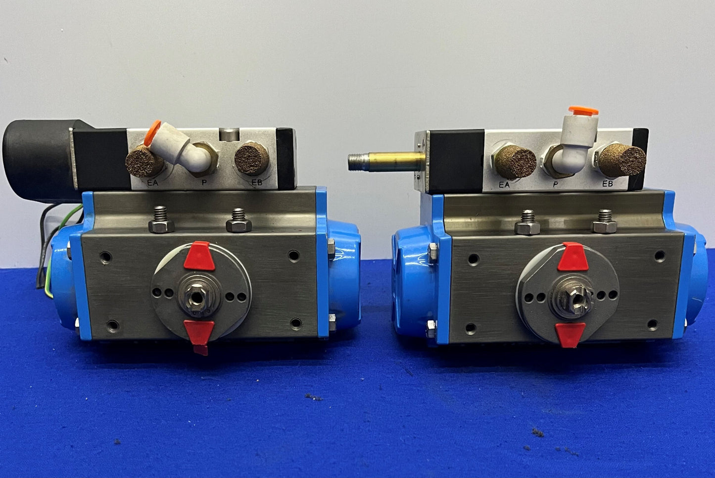 UNIVERSAL COMPONENTS PC/S2S-2EX2 ACTUATED VALVE w/ N4S-EX2 - LOT OF 2