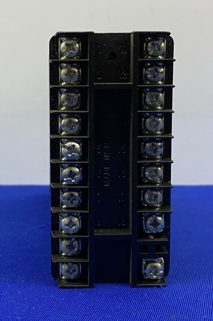 WATLOW CONTROLS SERIES 985/985A-1BA0-0000 TEMPERATURE CONTROLLER - PARTS/REPAIR