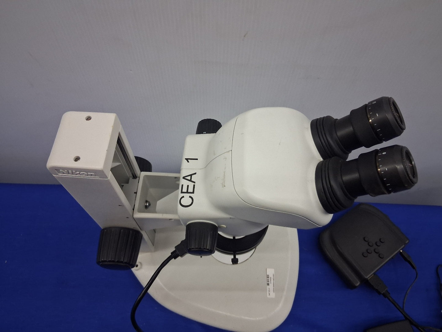 MICROSCOPE NIKON SMZ 745 6,7X-50X AVEC SUPPORT NIKON C-PSN 213406 ET ÉCLAIRAGE LED 