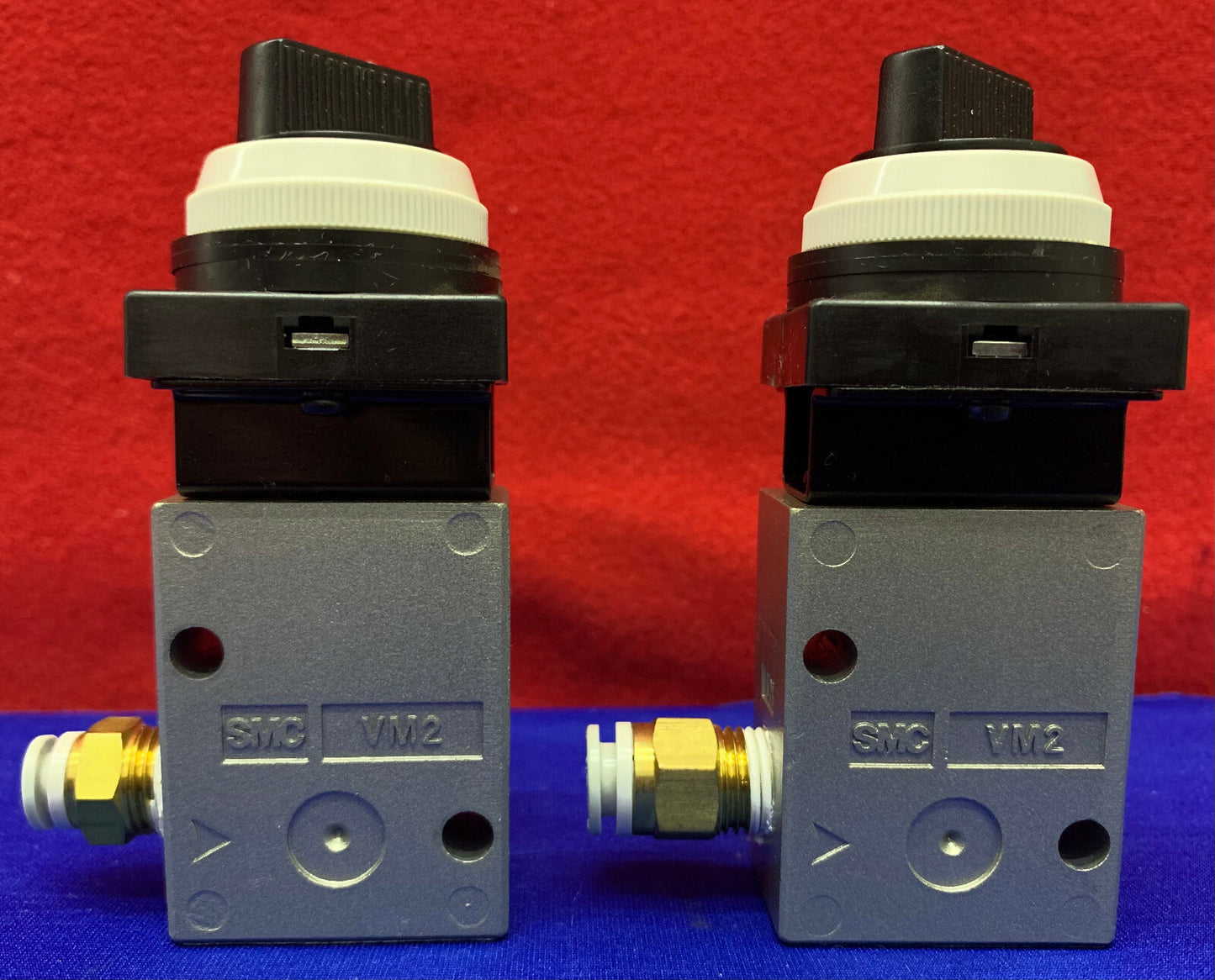 1 Los, Menge 2 - SMC VM22 Mechanische Ventile