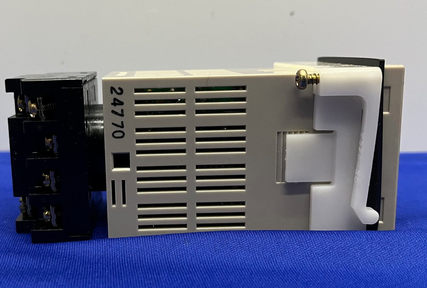 OMRON H5CL H5CL-A TIMER DIGITALE CON BASE OMRON P3GA-11 - PER PARTI/RIPARAZIONI