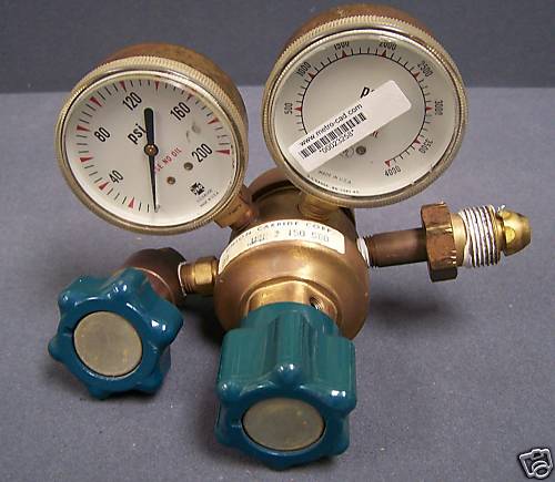 UNION CARBIDE TYPE D9 PRESSURE UPE 3 150 580 BRASS GAS REGULATOR 0 - 200  PSI