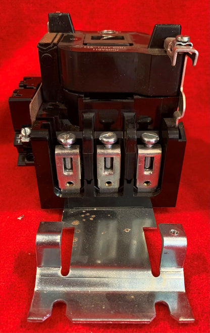 GE CR305P002 CONTACTOR & 15D226002 AUXILLARY CONTACT