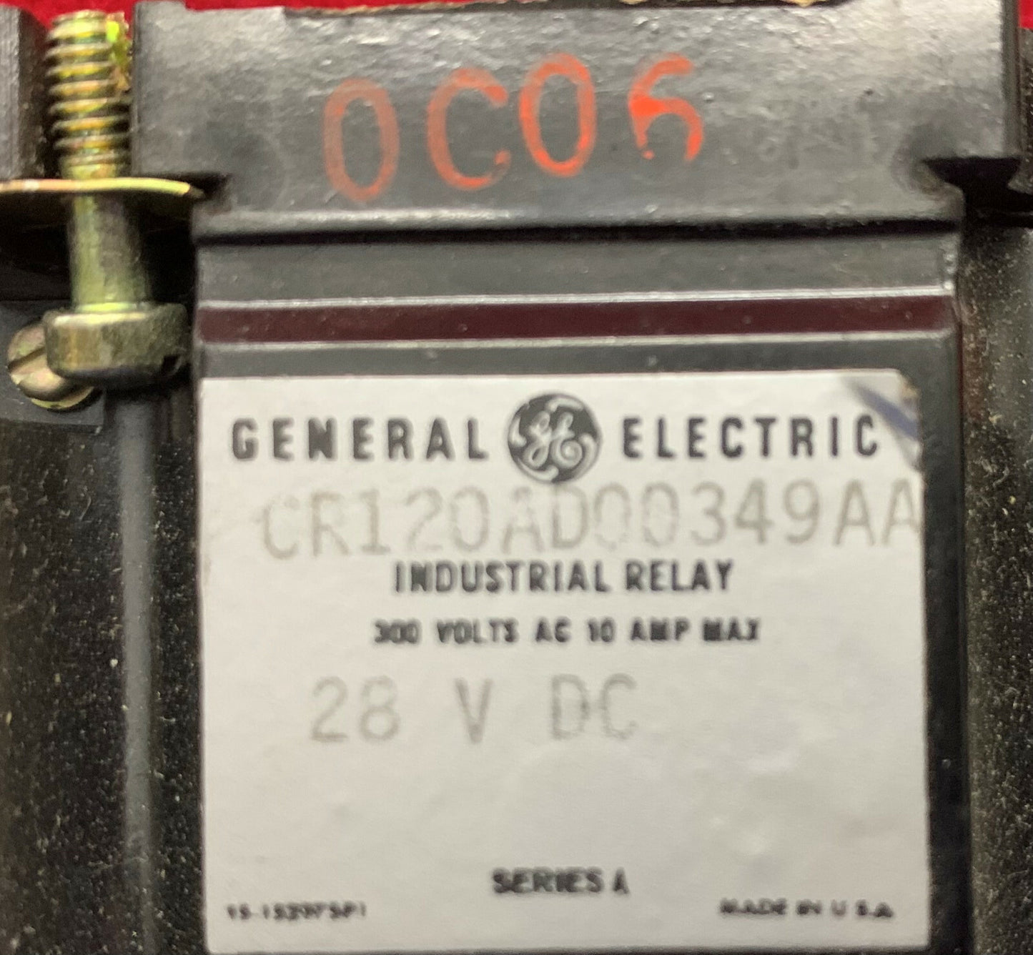1 Los mit 2 GE General Electric Industrierelais CR120AD00349AA 28 VDC Serie A