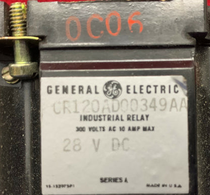 1 Los mit 2 GE General Electric Industrierelais CR120AD00349AA 28 VDC Serie A