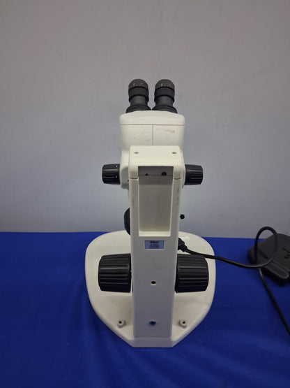 MICROSCOPE NIKON SMZ 745 6,7X-50X AVEC SUPPORT NIKON C-PSN 213406 ET ÉCLAIRAGE LED 