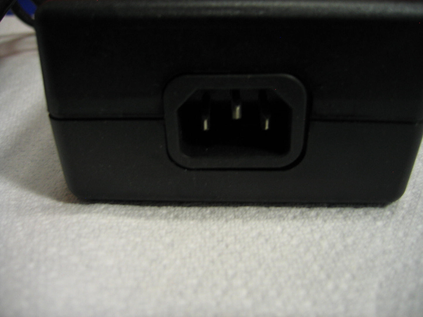 AULT INC POWER SUPPLY SW 101 MODEL 12 VDC @ 3.5 A  110-250 V  50/60 HZ