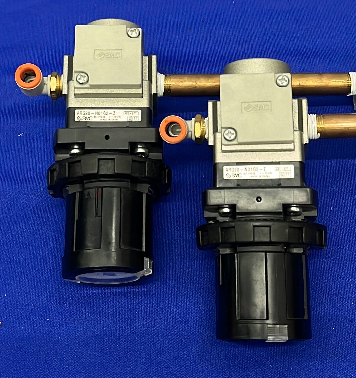 SMC REGULATOR PRESSURE GAUGE ARG20-N01G2-Z w/ SMC VQZ232R-5M1-N7T - 1 LOT QTY 2