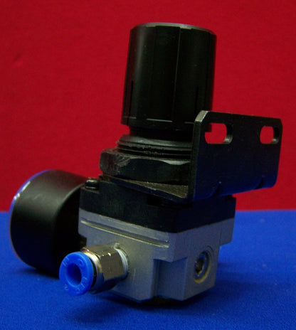SMC NAR2000-N01 0-160PSI,0-11 KGF/CM2 PNEUMATIC REGULATOR PRESSURE GAUGE GAGE