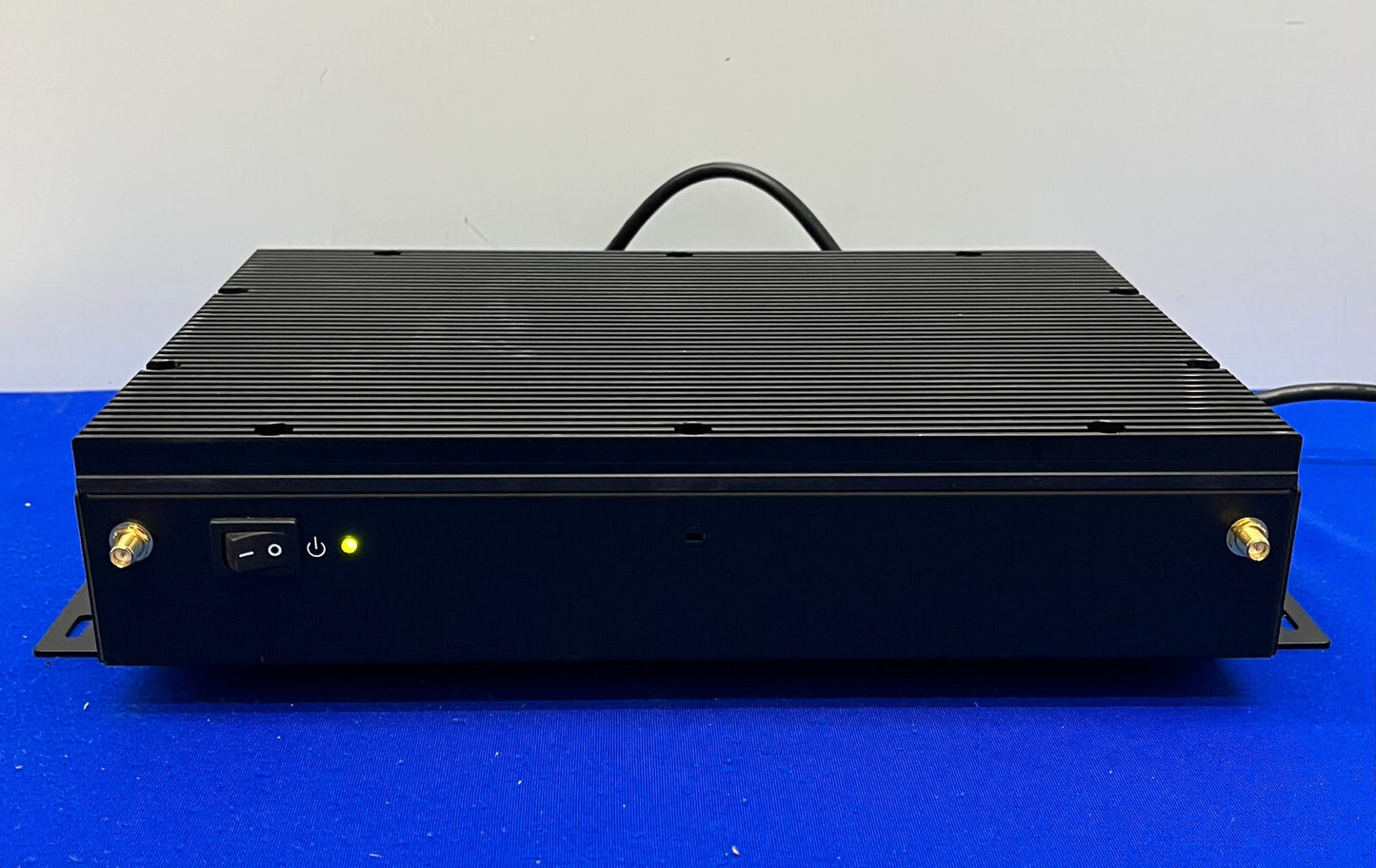 TEGUAR TMB-3010 MEDICAL PC BOX PN 911G090WPC7651 INCLUDES SINPRO POWER ADAPTER