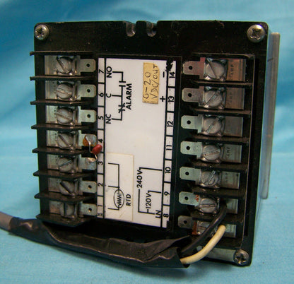 PROCESREGELAPPARATUUR MODEL 4201-P-C2/W/OPT F TEMPERATUURREGELAAR