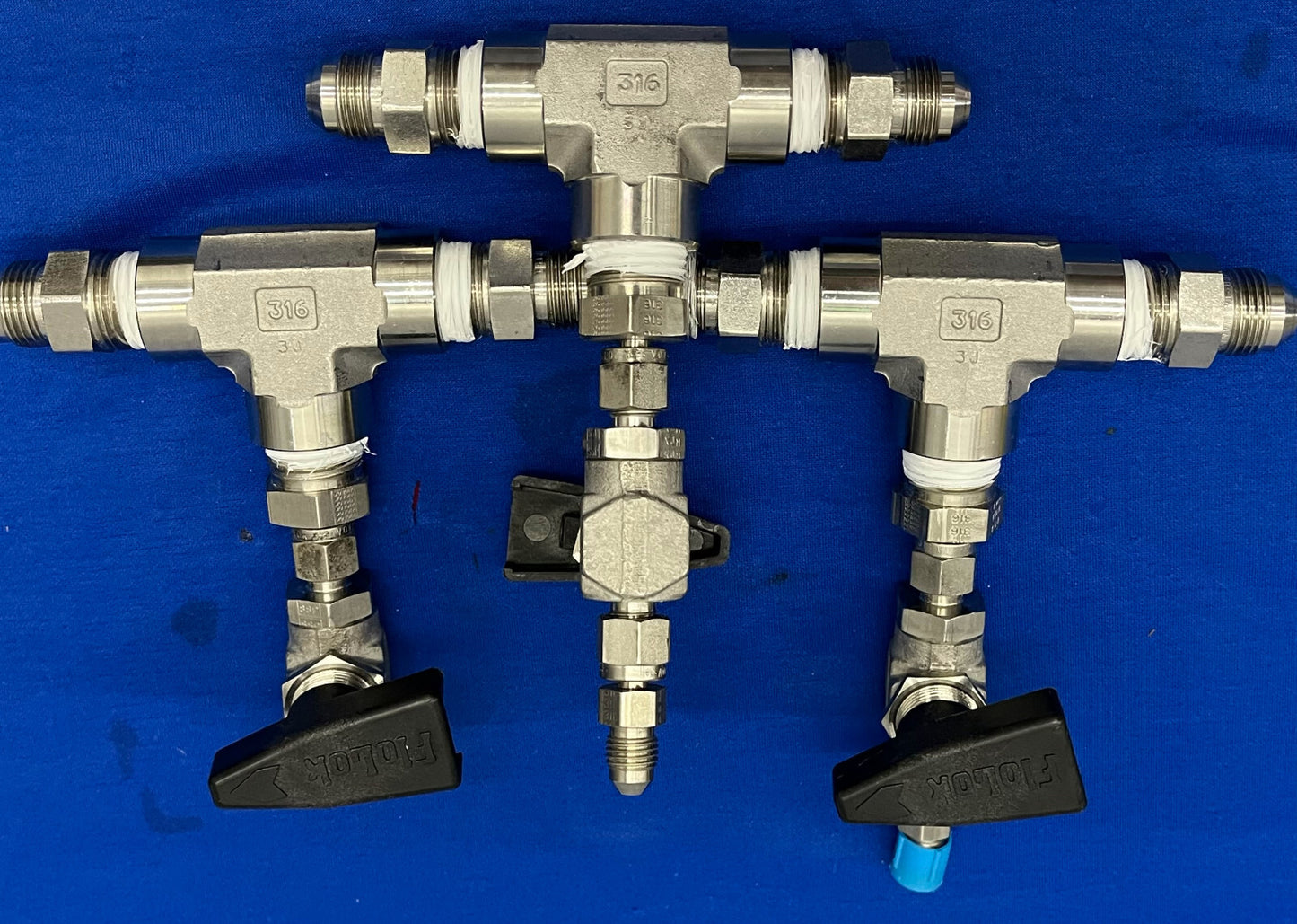 SSP FLOLOK 2-WAY BALL VALVE 316 312-K BLK-XP98 / SSP FEMALE 3-WAY FITTINGS QTY 3