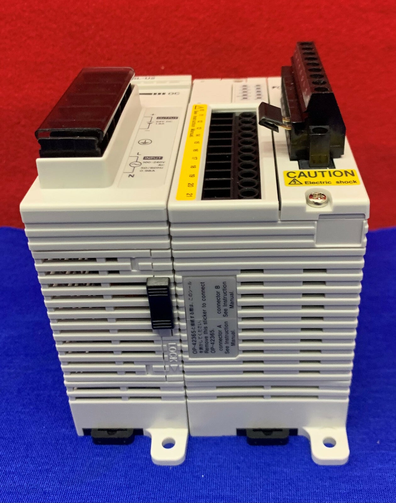 Keyence SL-T11R Veiligheidsrelais Terminal &amp; SL-U2 Voeding 24VDC